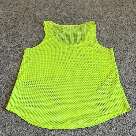 Jessica Simpson workout tank top - Picture 8 of 9
